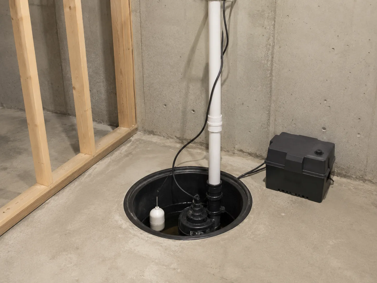Sump pump with battery backup system installed in Mississauga basement